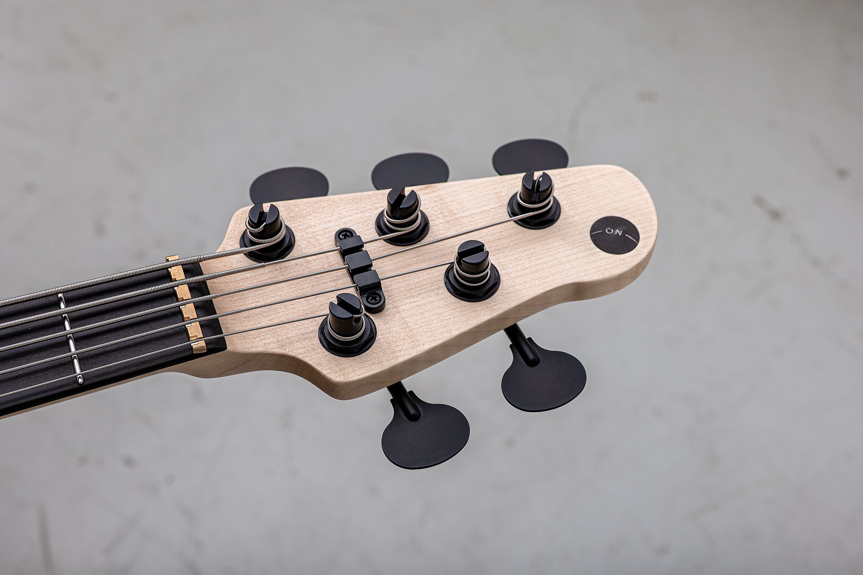 On Guitars Pitpit5 HB Soft Vanilla White - Headstock 01.jpg