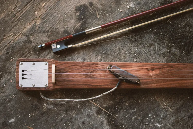 Dohle - a stringed instrument for sound explorers | On Guitars