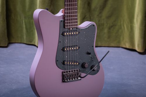 small_On_Guitars_Star_Pastel_V